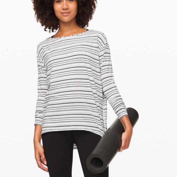 Lululemon “Back in Action” long sleeve black & white - Picture 2 of 12